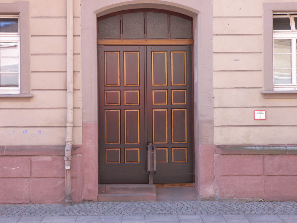 Tür von Schreinerei für Denkmalschutz in Karlsruhe 